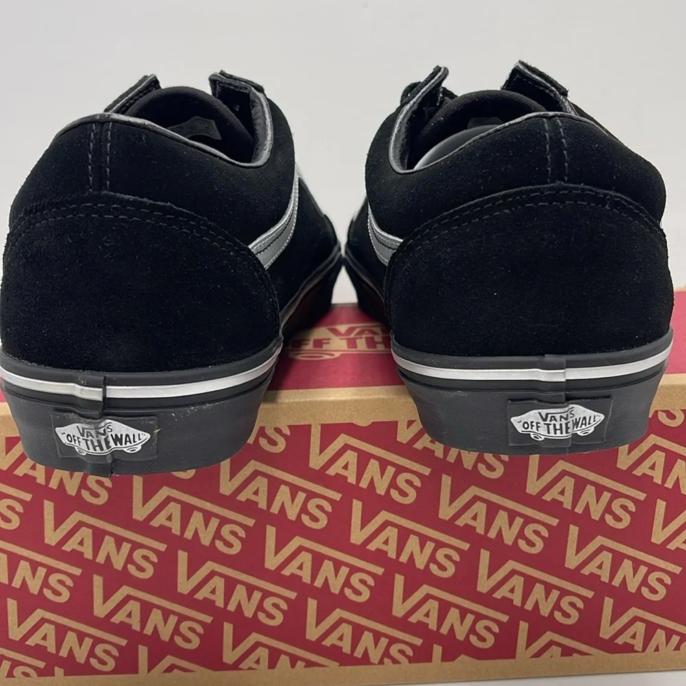 Vans Men’s Black and White Sneakers Old Skool
Metallic Black
VN000CT8BMA - Picture 13 of 16
